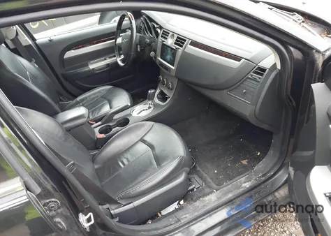 2010 Chrysler Sebring Limited z USA, uszkodzony, nr VIN 1C3CC5FB7AN212851